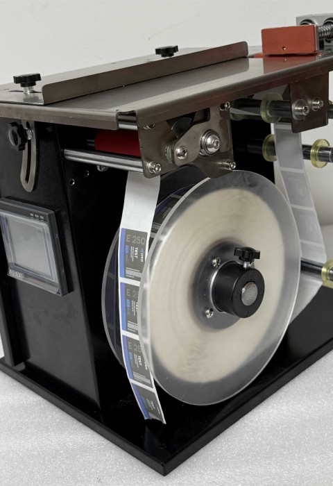 Semi-automatische Etikettiermaschine